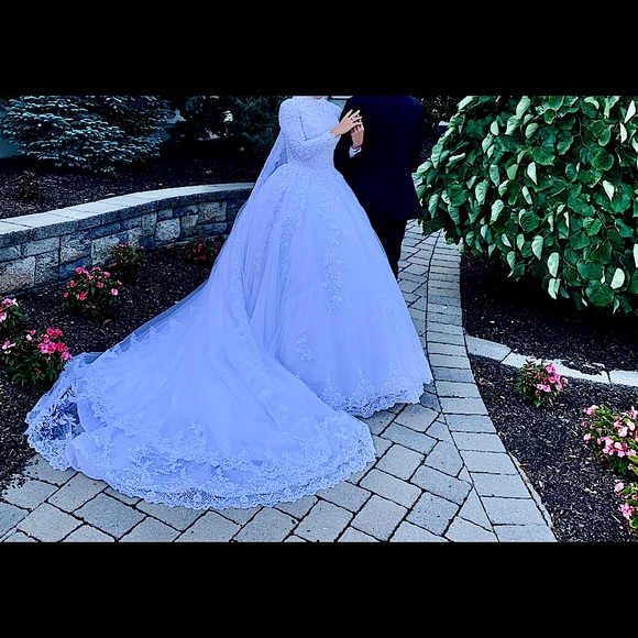 Custom wedding dress with a long train and the vail is included. Warren once - Picture 3 of 4